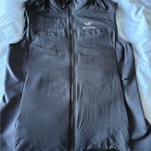 Arc'teryx SL Atom Midnight Black High-Collar Vest